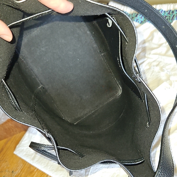 Tory Burch McGraw Drawstring Bucket Bag Black Leather Shoulder Bag - Picture 11 of 15